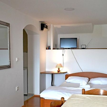 Studio Apartment Tonka Шибеник Экстерьер фото